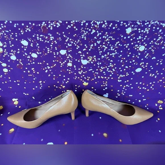 Alfani Women's Tan Heels - Picture 2 of 4